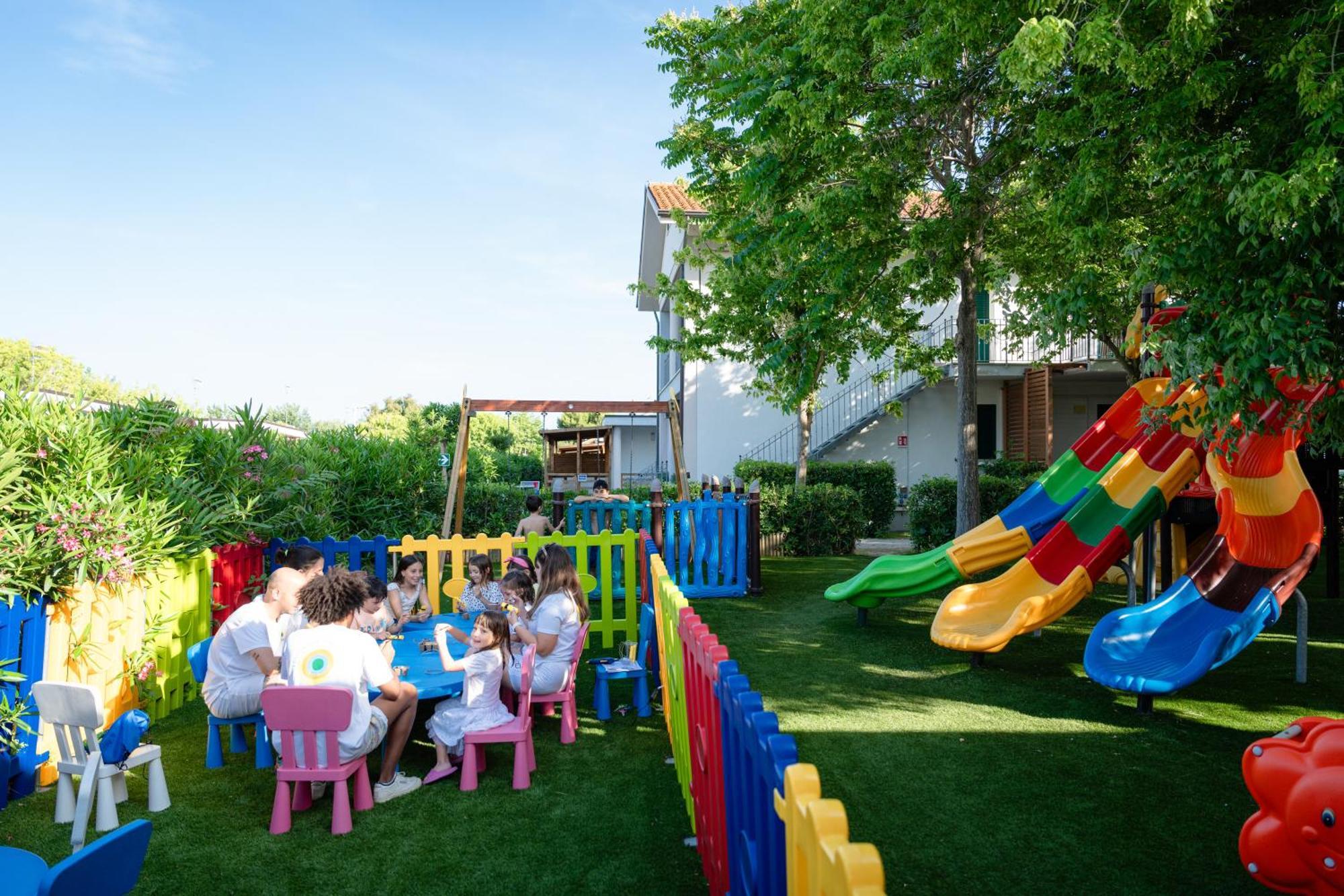 Club Del Sole Stork Family Collection Hotel Giulianova Kültér fotó