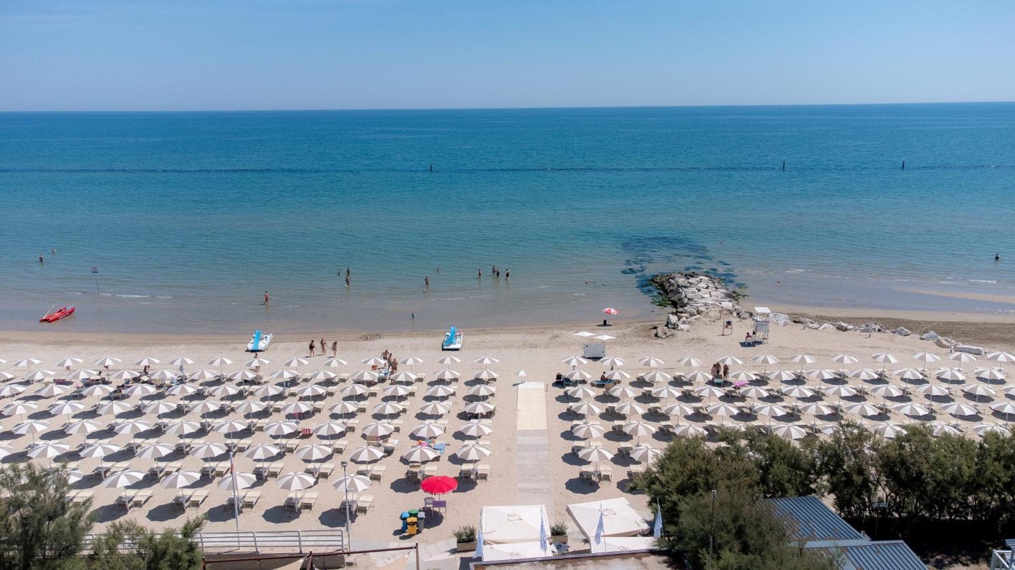 Club Del Sole Stork Family Collection Hotel Giulianova Kültér fotó